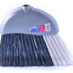 ESCOBA PLASTICA RINCONES LG