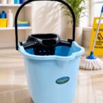 BALDE CON ESCURRIDOR C/RUEDAS LIMPLAST